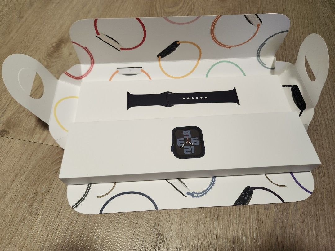 Apple Watch SE (Gen 2 2022) 40mm with EdgeShield Case, Mobile