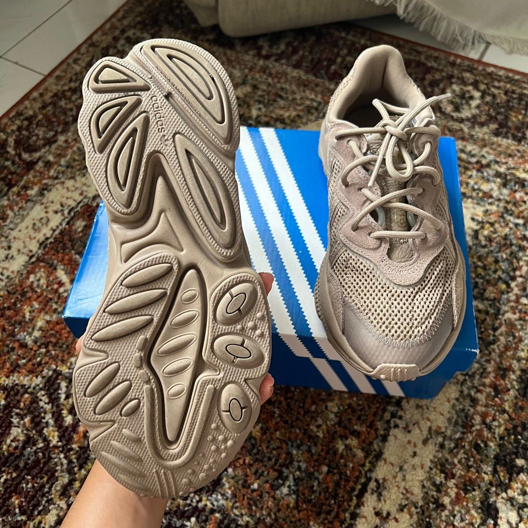 Adidas ozweego new arrivals vs yeezy 700