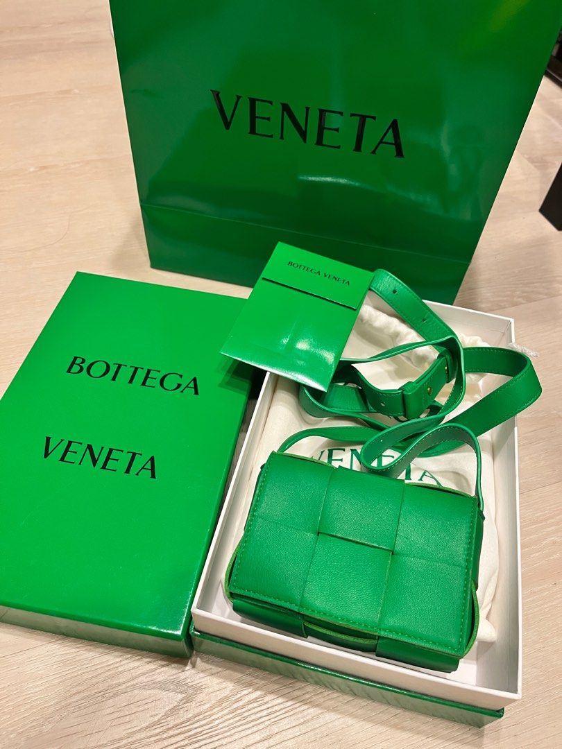 未使用　BOTTEGA VENETA ミディアムBVスロット（日本限定版）黒×青
