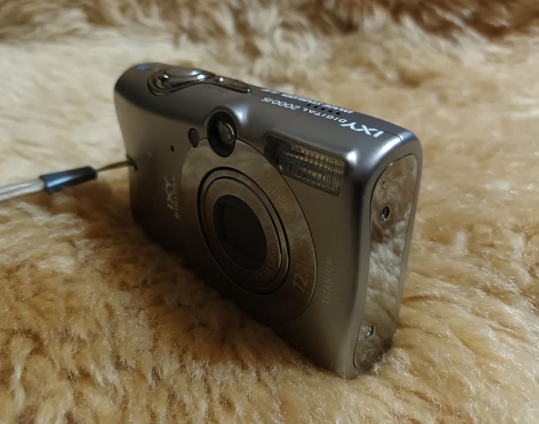 Canon IXY Digital 2000 IS Titanium Camera, Photography, Cameras on 