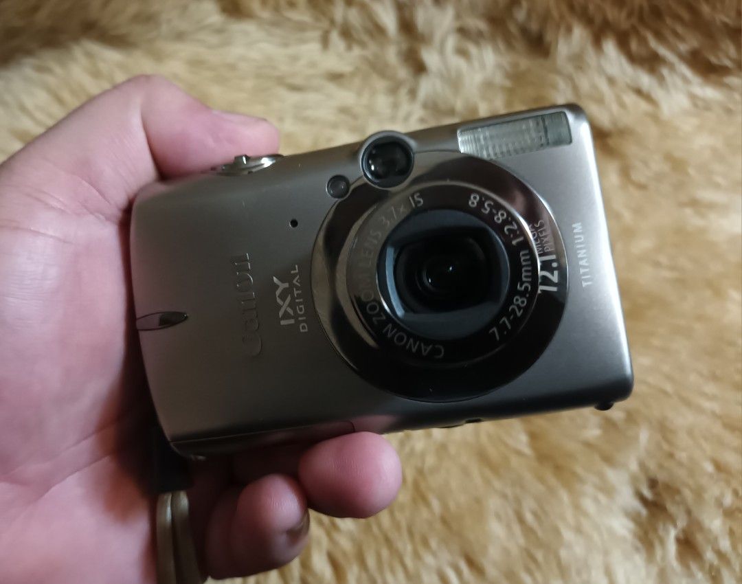 Canon IXY Digital 2000 IS Titanium Camera, Photography, Cameras on Carousell
