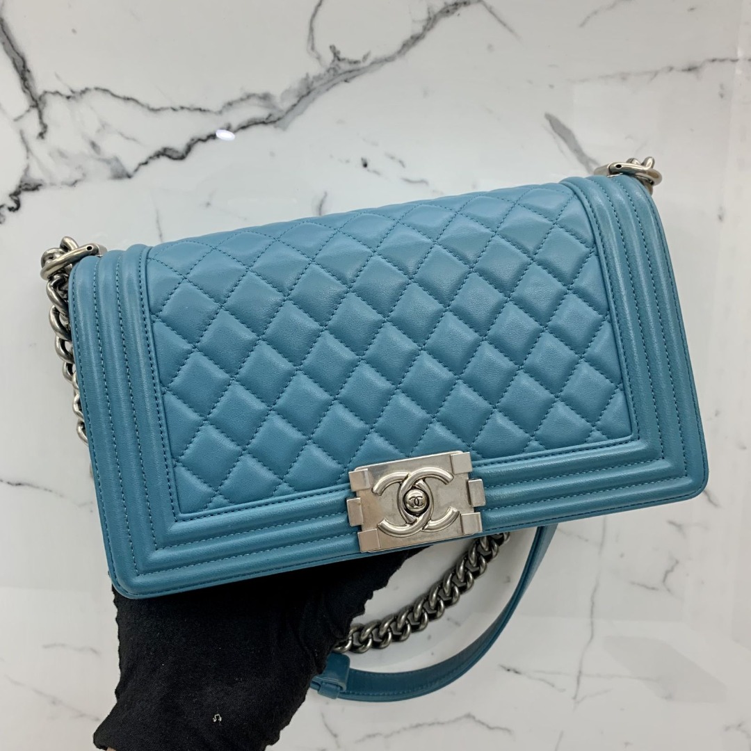 CHANEL BOY LAMBSKIN BLUE 25 MEDIUM NO.19 NO CARD SHOULDER BAG 237001380