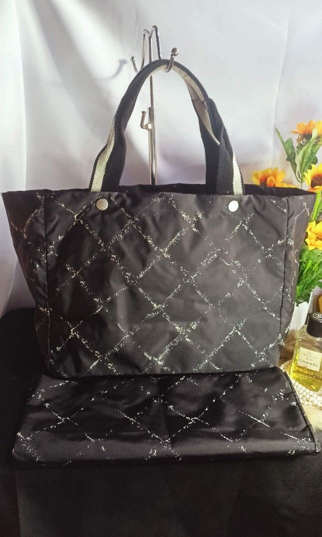 Chanel tote nylon (Category: Luxury Bags & Wallets) located in Butuan. Submitted by jen_pre (Listing ID 1212062214, Image 3). Description: .