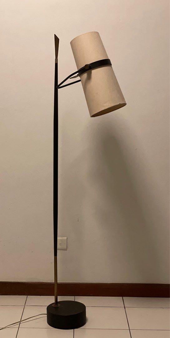 Riston floor outlet lamp