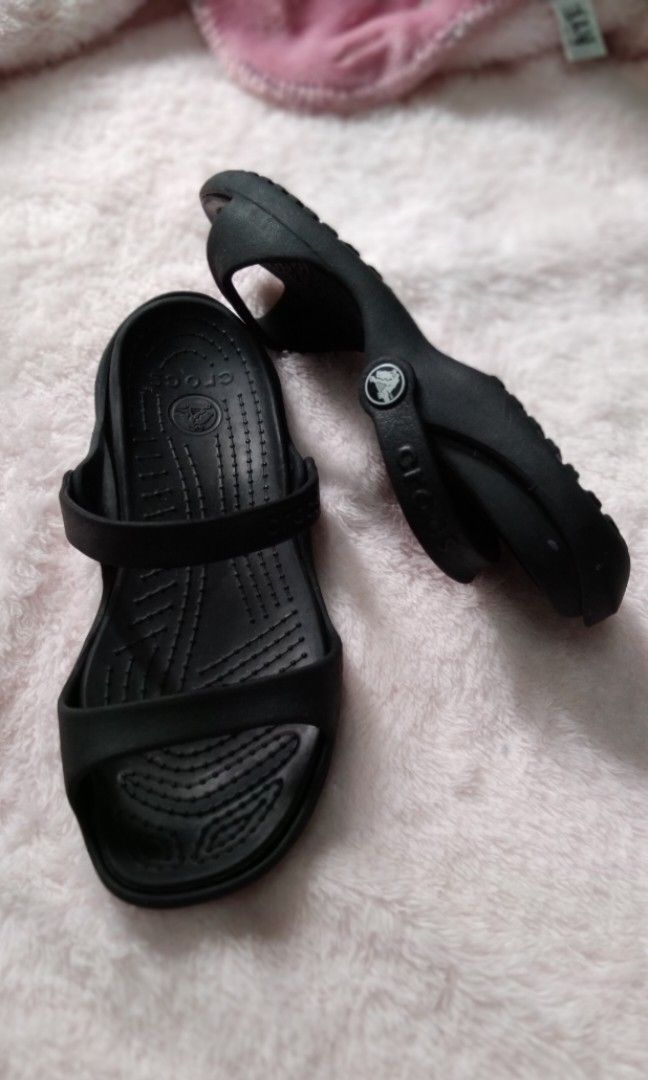 Amazon.com: Crocs Cleo Croslite Sandalias para mujer, negro, 4 B (M) US :  Ropa, Zapatos y Joyería