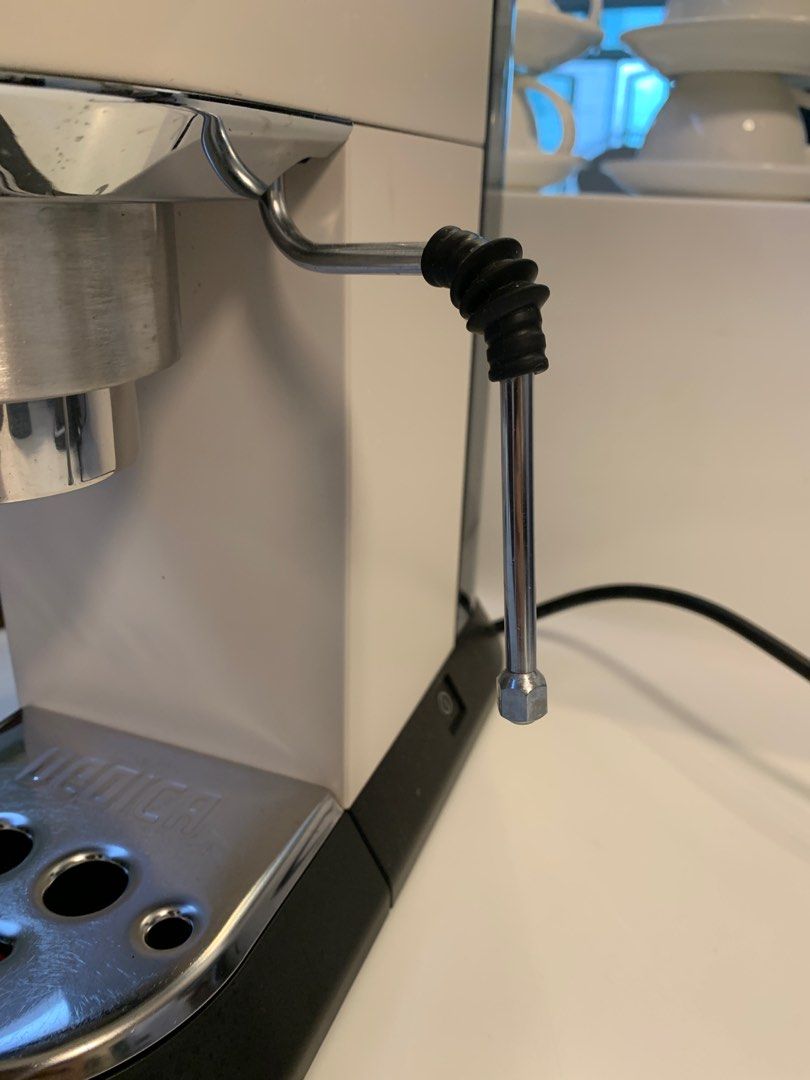 Delonghi Dedica EC685 White Espresso Machine, TV & Home Appliances