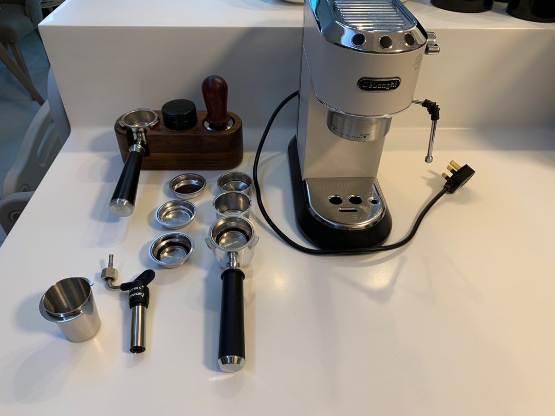 Delonghi Dedica EC685 White Espresso Machine, TV & Home Appliances