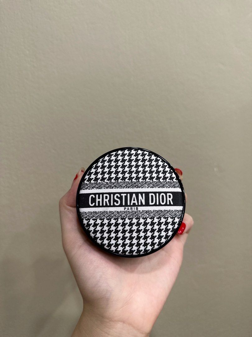 Dior store air cushion