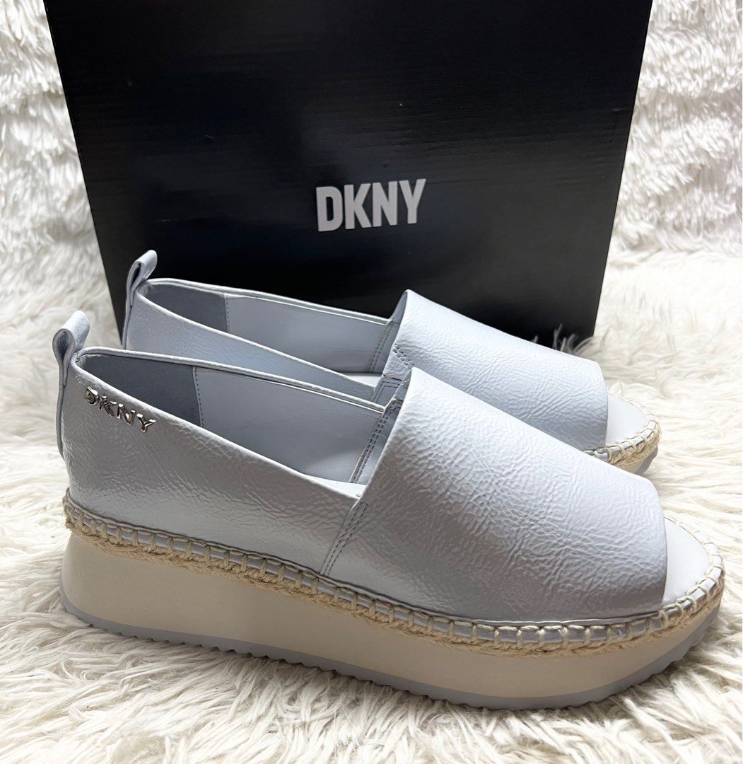 DKNY Women s Orza Grain Patent Halogen Wedge Espadrille Platform Sandals. Size 5 US