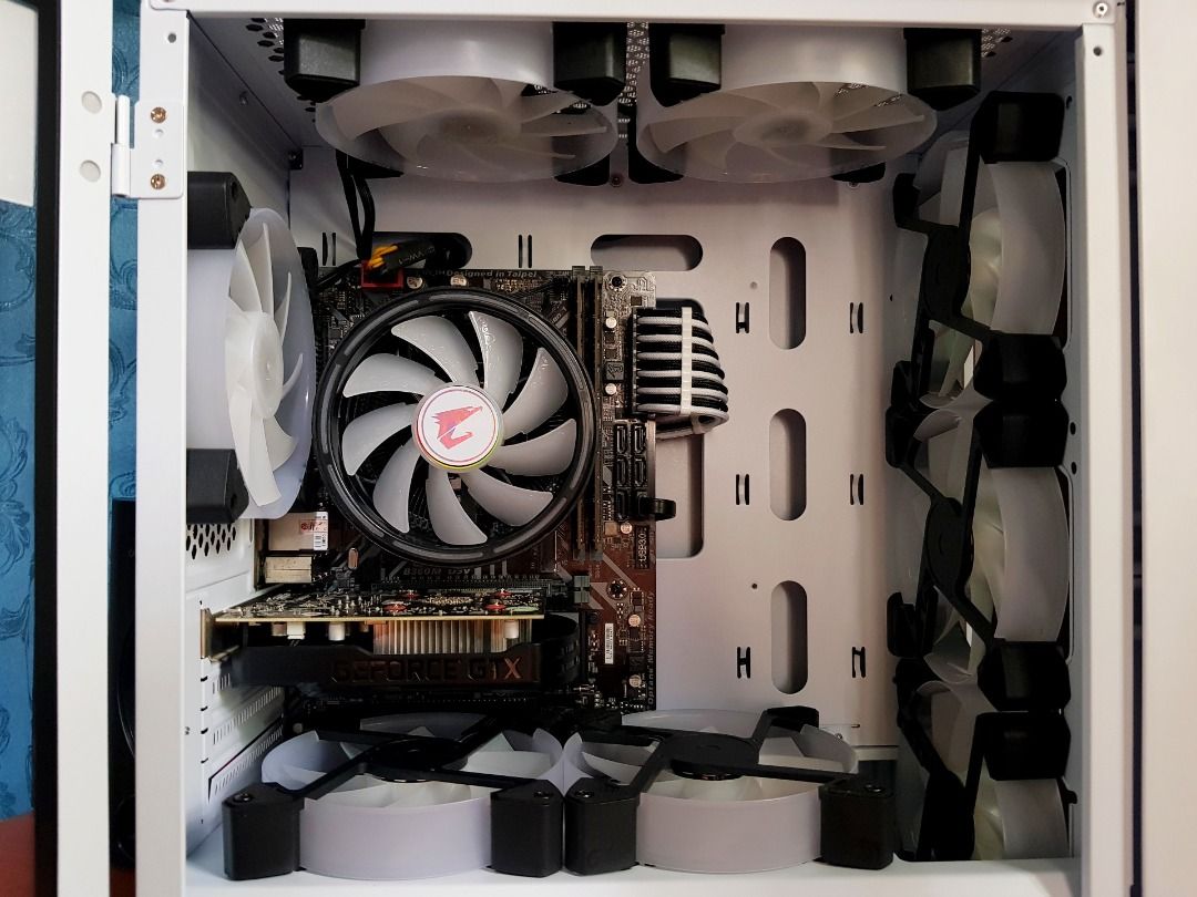 Gaming Rig with 27 Inch Monitor Complete Set UP Desktop PC Like New ...