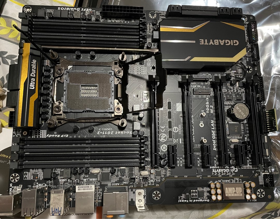Gigabyte Motherboard X99UD4 with Intel i76800 cpu and 16GB rams