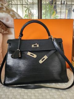 Hermes kelly vibrato with verified authentic.