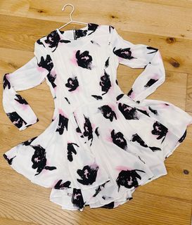HM White Dress With Black Pink Flowers Paint size S