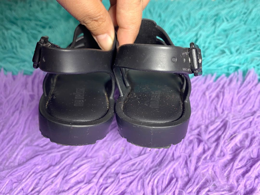 K132 MINI MELISSA BLACK SANDALS US6 (Category: Babies & Kids Fashion) located in Calamba. Submitted by teamosulitshop (Listing ID 1212036032, Image 3). Description: Like new I have same design pero bigger size.