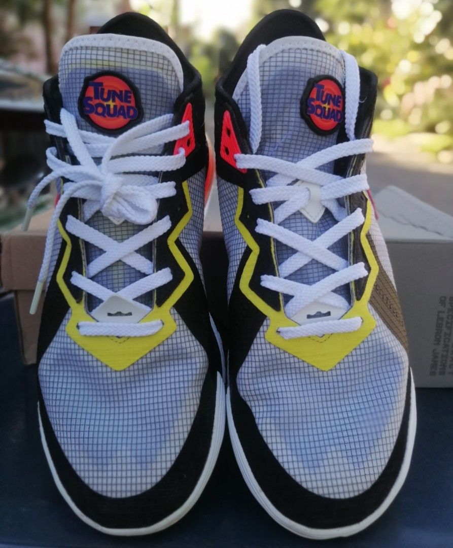 sylvester tweety lebron 18
