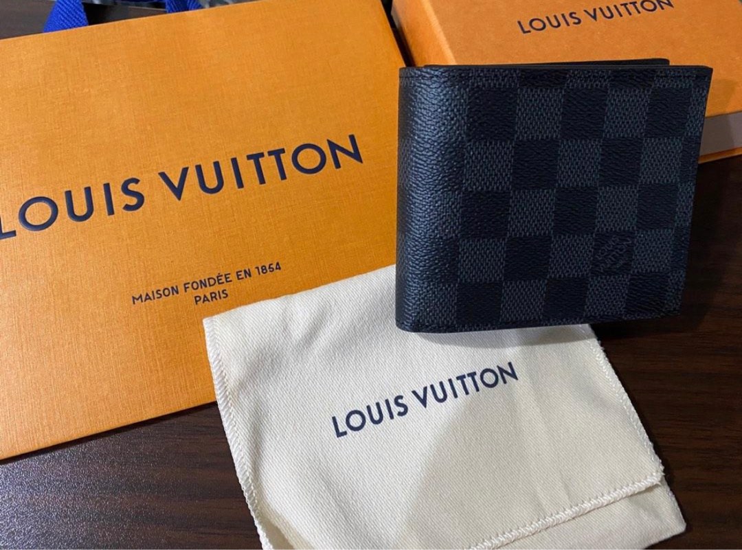 LOUIS VUITTON Discovery compact wallet Taiga Monogram Blue reveal