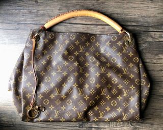 (Category: ) located in . Submitted by LuxxeStarr (Listing ID 1211914715, Image 1). Description: .