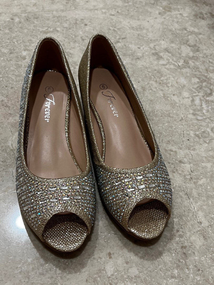 Gold low clearance wedge shoes