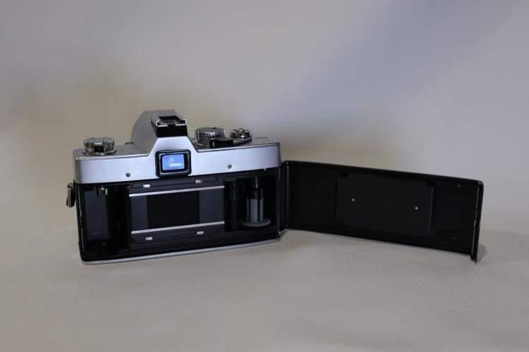 Appareil Photo Minolta SRT 201 Noir – 35mm Manuel – Pour Pièces Ou Réparation