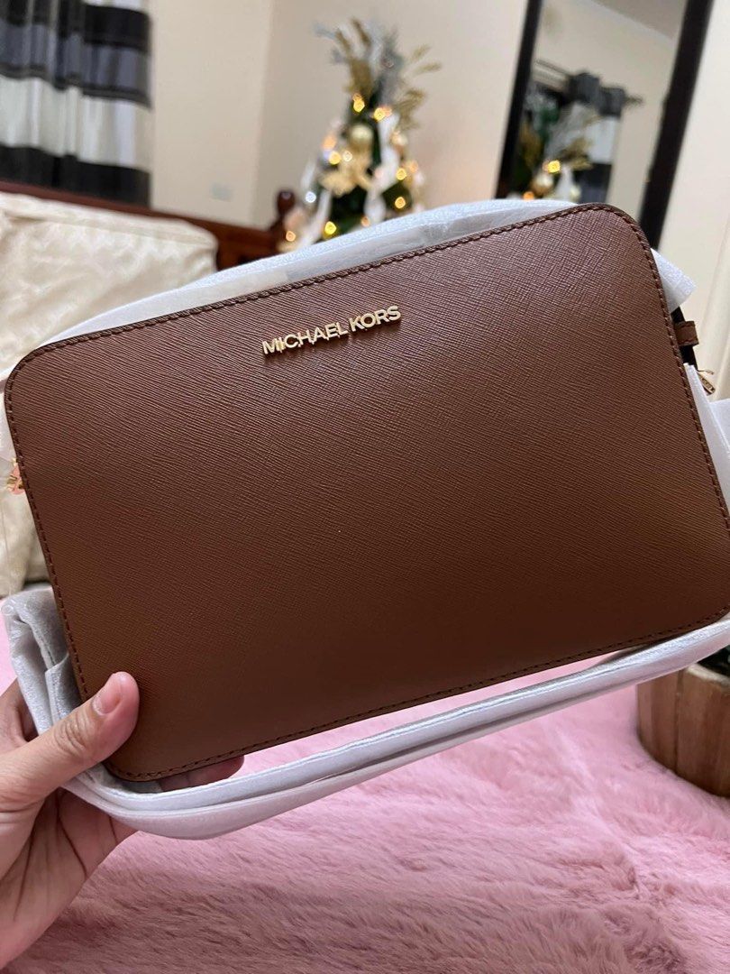 MK Jet Set Item Large East West Crossbody Luggage Brown, Women's Fashion,  Bags & Wallets, Cross-body Bags on Carousell