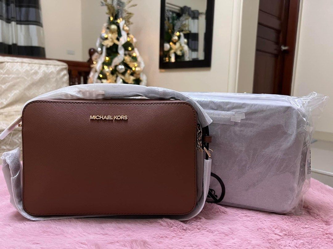 MK Jet Set Item Large East West Crossbody Luggage Brown, Women's Fashion,  Bags & Wallets, Cross-body Bags on Carousell