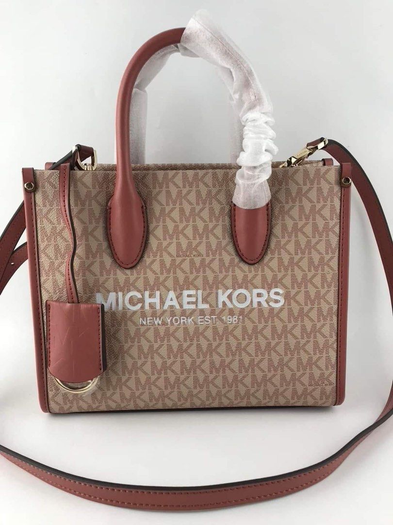 MK MIRELLA TOTE (Category: Luxury Bags & Wallets) located in Batangas. Submitted by Aki.s_Cart (Listing ID 1211998398, Image 2). Description: MK Mirella Tote 24*14*9cm P2,600 + sf Actual photo.