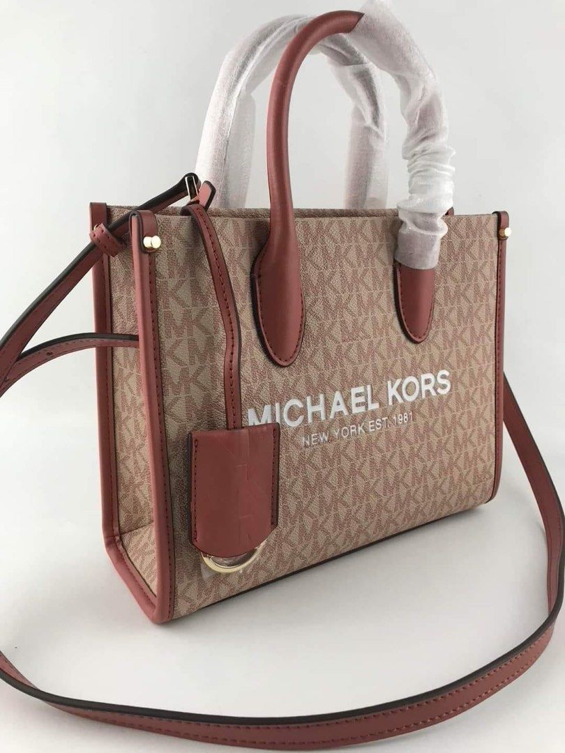 MK MIRELLA TOTE (Category: Luxury Bags & Wallets) located in Batangas. Submitted by Aki.s_Cart (Listing ID 1211998398, Image 3). Description: MK Mirella Tote 24*14*9cm P2,600 + sf Actual photo.