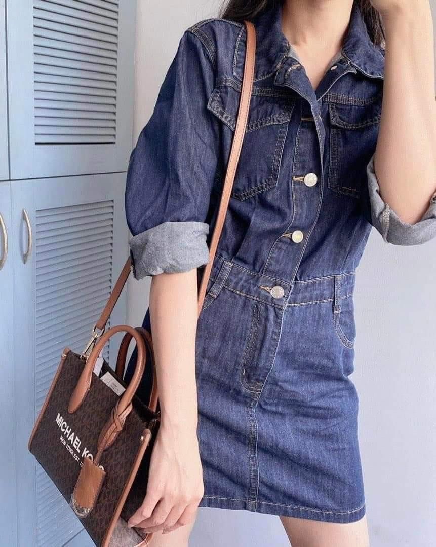 MK MIRELLA TOTE (Category: Luxury Bags & Wallets) located in Batangas. Submitted by Aki.s_Cart (Listing ID 1211998555, Image 2). Description: MK Mirella Tote 24*14*9cm P2,600 + sf Actual photo.