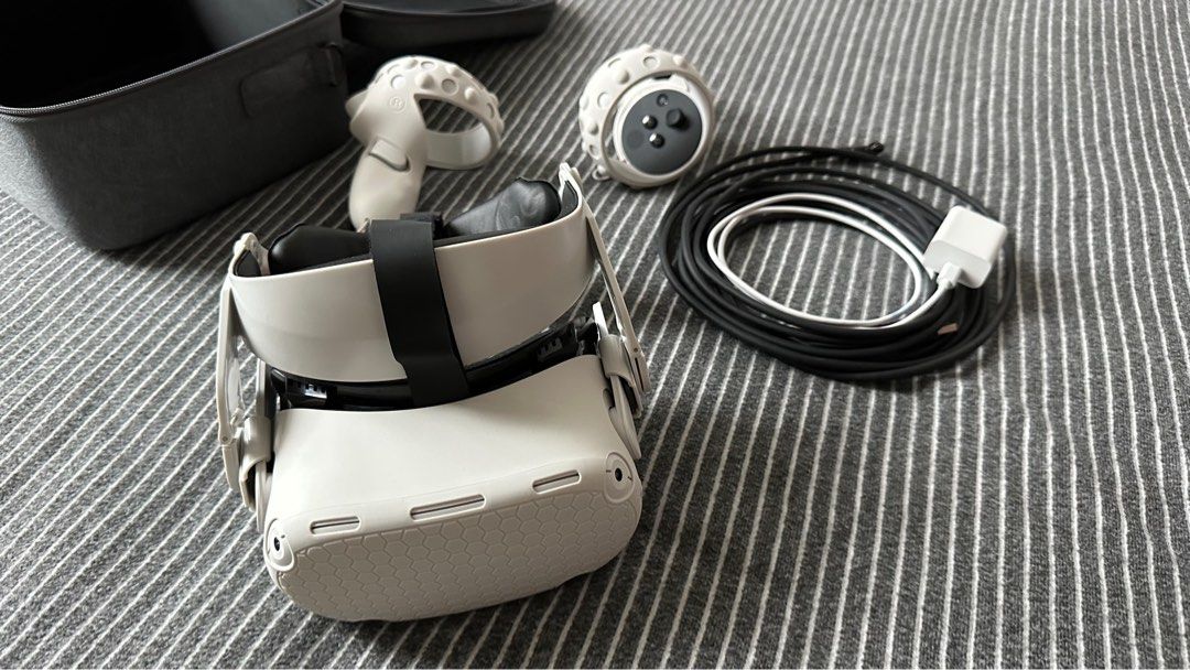 Oculus Meta Quest 2 128GB full VR set (see pics), Computers & Tech