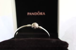 Pandora Limited Edition Silver Snowflake Bangle