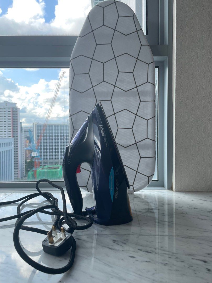 Philips Steam Iron with Stand, TV & Home Appliances, Irons & Steamers on Carousell