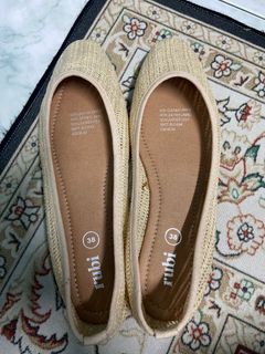 (Category: ) located in . Submitted by aina_preloved (Listing ID 1211980243, Image 1). Description: .