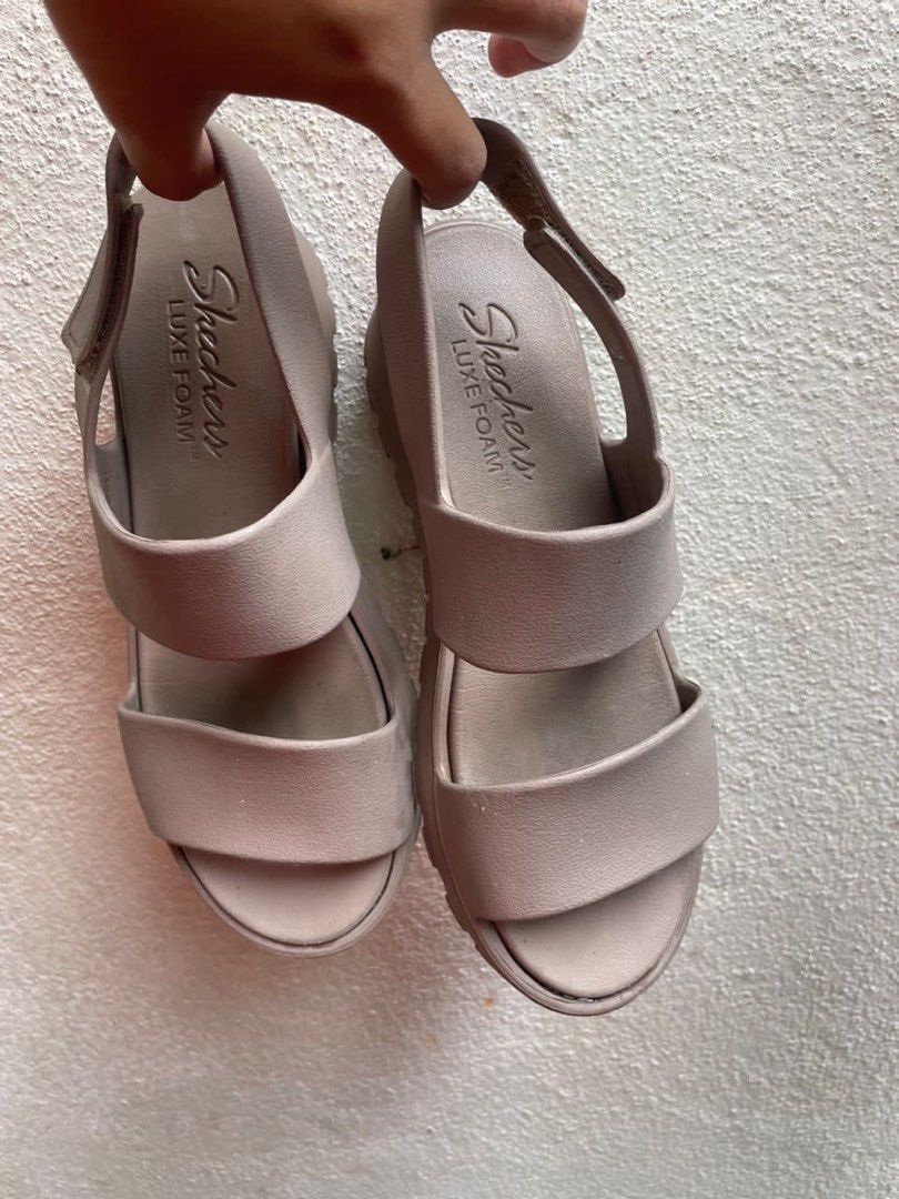 Observatorio convertible Dempsey Skechers Luxe Foam Sandal, Women's Fashion, Footwear, Sandals on Carousell