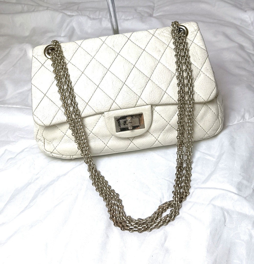 Panduan Utama untuk Membeli Barang Vintage dan Pre-Loved Seperti Tas Chanel  Vintage