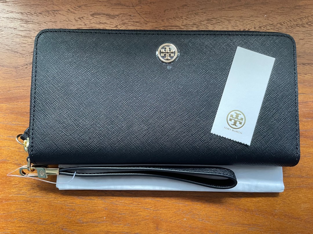 Tory Burch Robinson Passport Continental Wallet, Women's Fashion, Bags &  Wallets, Wallets & Card holders on Carousell