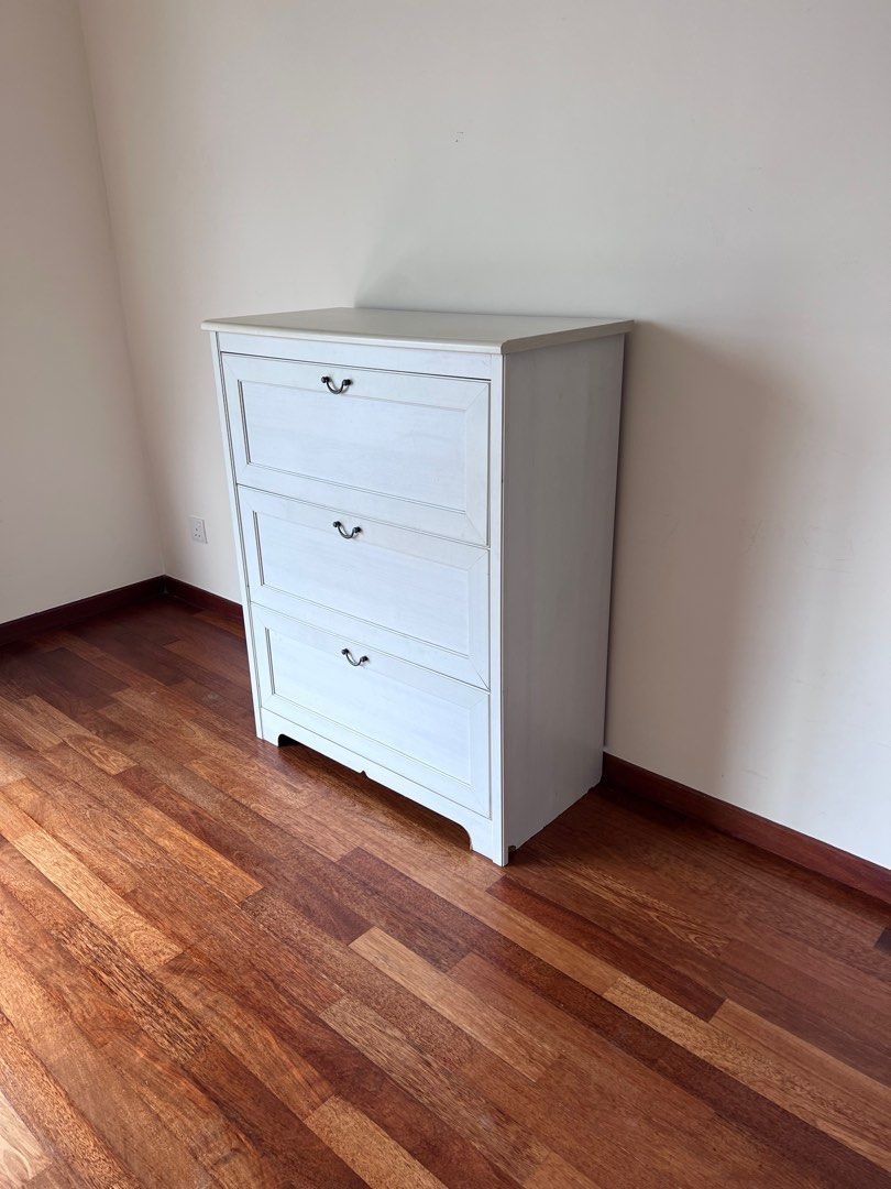 Wardrobe to give away, Furniture & Home Living, Furniture, Shelves