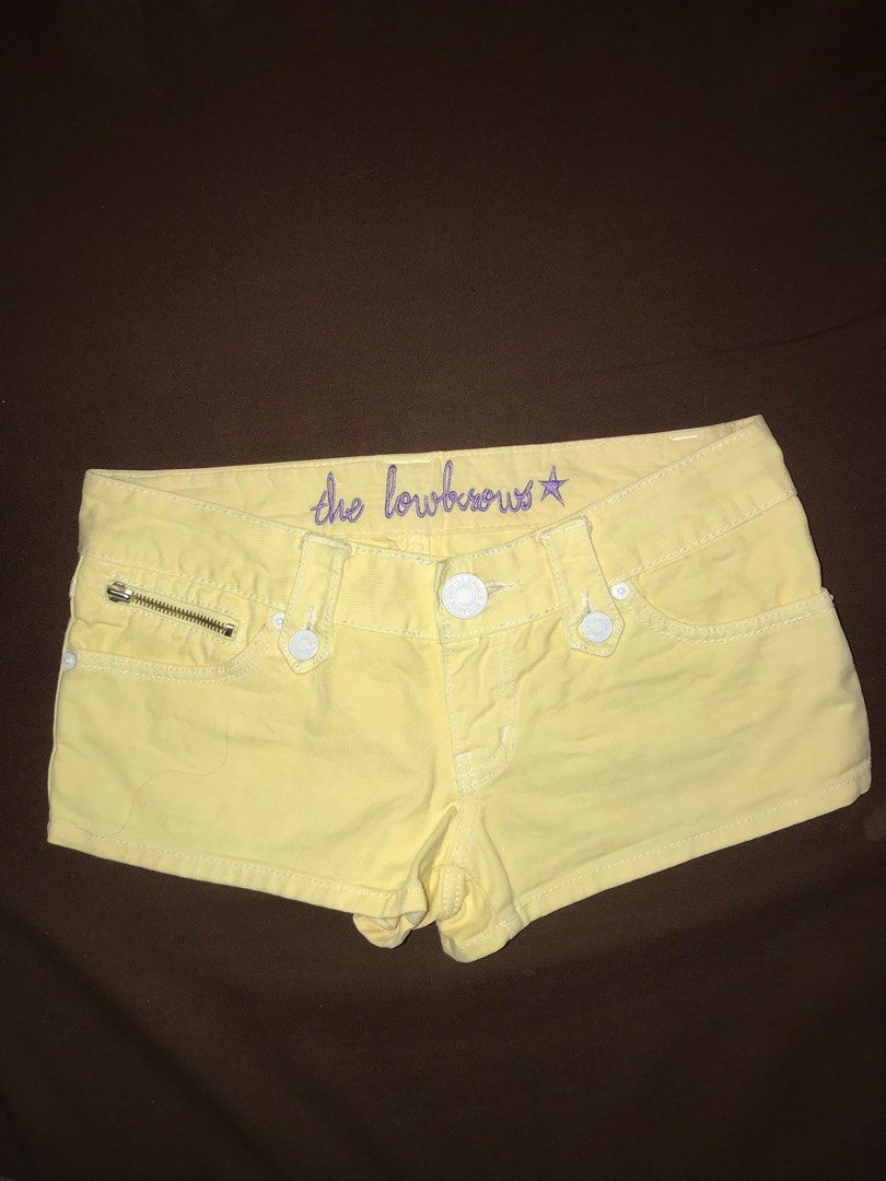 Y2k Shorts Pastel Yellow (Category: Shorts) located in Antipolo. Submitted by shopanne (Listing ID 1211948926, Image 1). Description: Size: 32 inches .