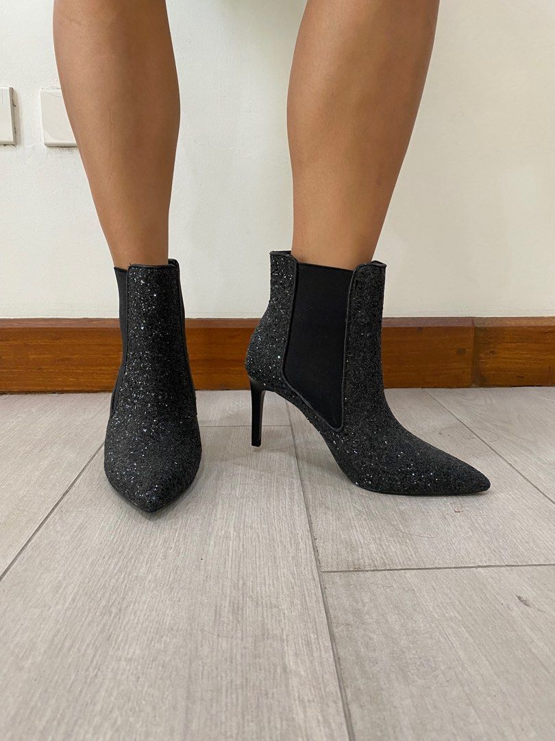 Zara boots (Category: Boots) located in Quezon City. Submitted by klococo (Listing ID 1120021772, Image 2). Description: tried on but never used final price.