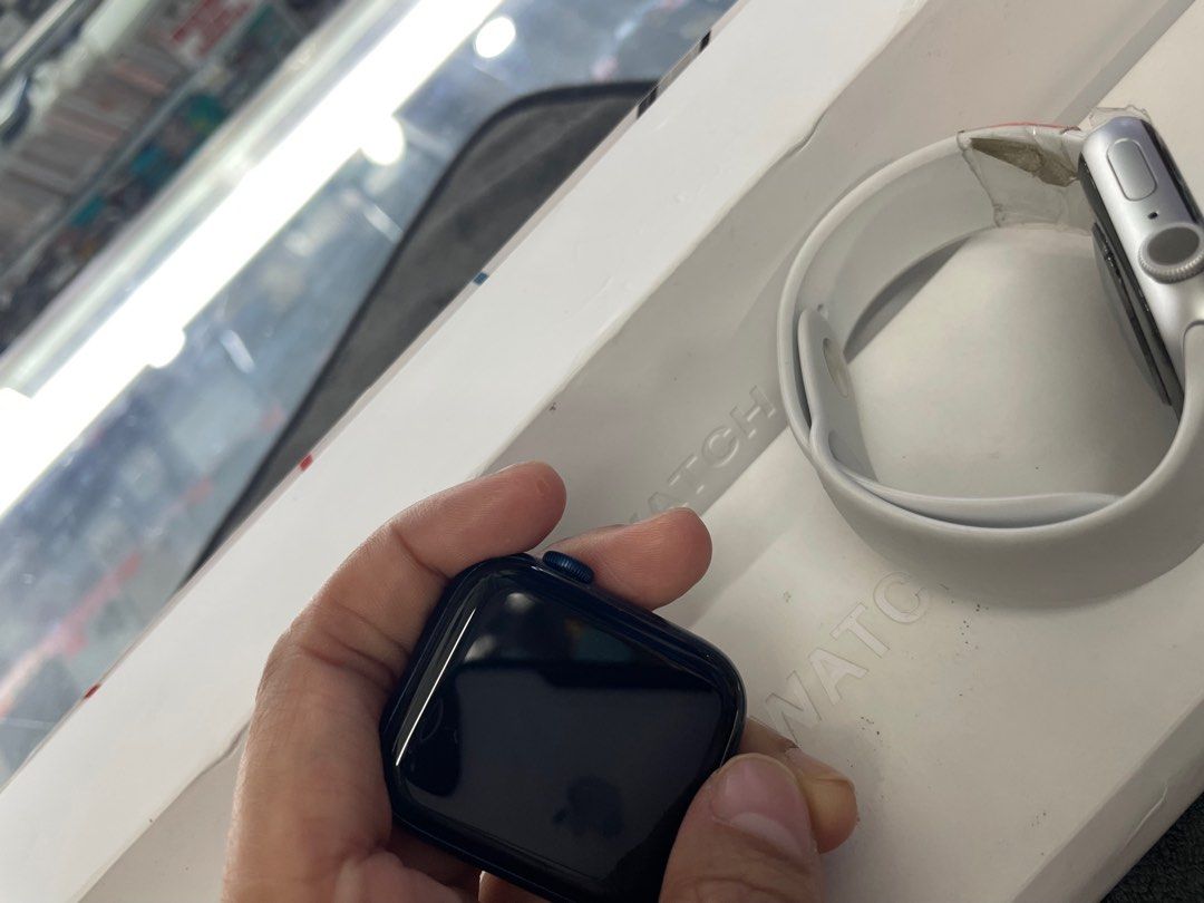 2nd hand apple watch series 6 44mm silver &blue color, Mobile Phones