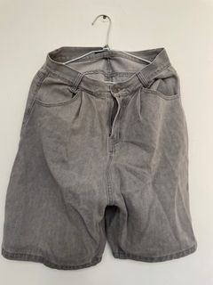 版型好看！灰色短褲🩳