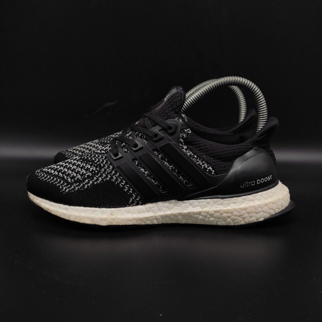Ultra boost black sales reflective on feet