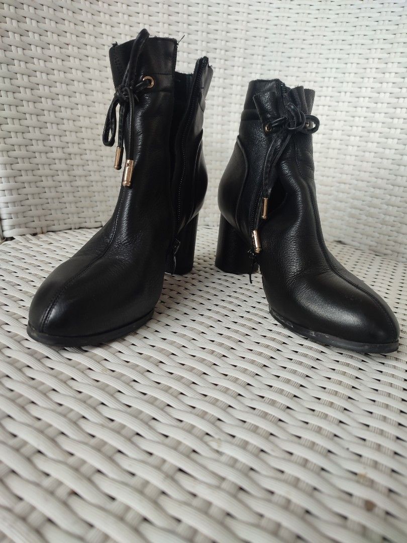 Ankle Boots non merek (toko cascade bandung), Fesyen Wanita, Sepatu di Carousell Patent Leather Ankle Boots
