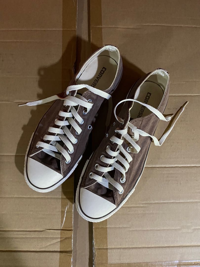 Authentic Vintage style Converse M9.5 W11.5 (Category: Sneakers) located in Pasig City. Submitted by lyntan3 (Listing ID 1212073500, Image 1). Description: Unisex vintage style Authentic Converse , size 9 Mens, size 11 Wonens. Maybe used once or twice. Newly washed. Purchased in US. Please check my other Converse for sale, in white color. Concerns: The size tag got crumpled after washing. .