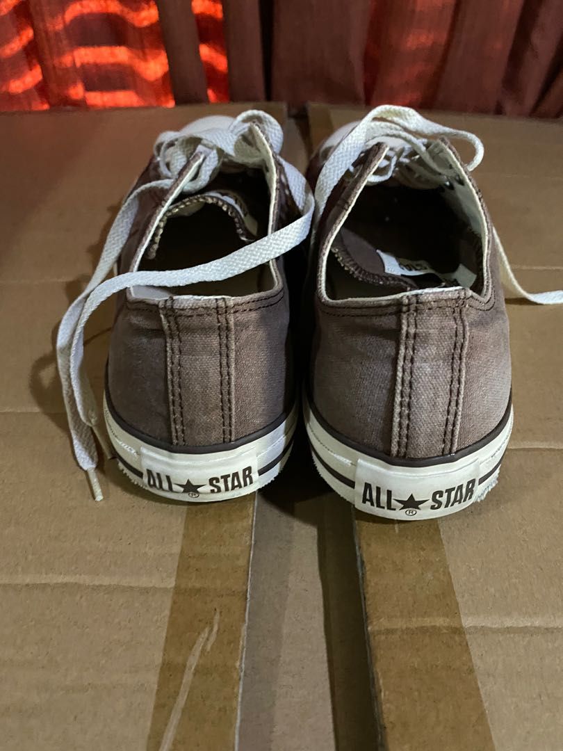 Authentic Vintage style Converse M9.5 W11.5 (Category: Sneakers) located in Pasig City. Submitted by lyntan3 (Listing ID 1212073500, Image 3). Description: Unisex vintage style Authentic Converse , size 9 Mens, size 11 Wonens. Maybe used once or twice. Newly washed. Purchased in US. Please check my other Converse for sale, in white color. Concerns: The size tag got crumpled after washing. .