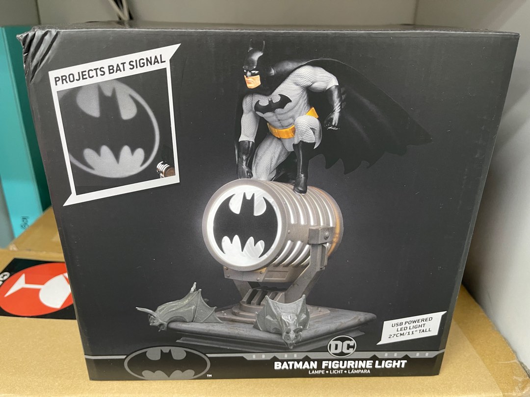 Batman Figurine Light DC, 興趣及遊戲, 玩具 & 遊戲類 Carousell