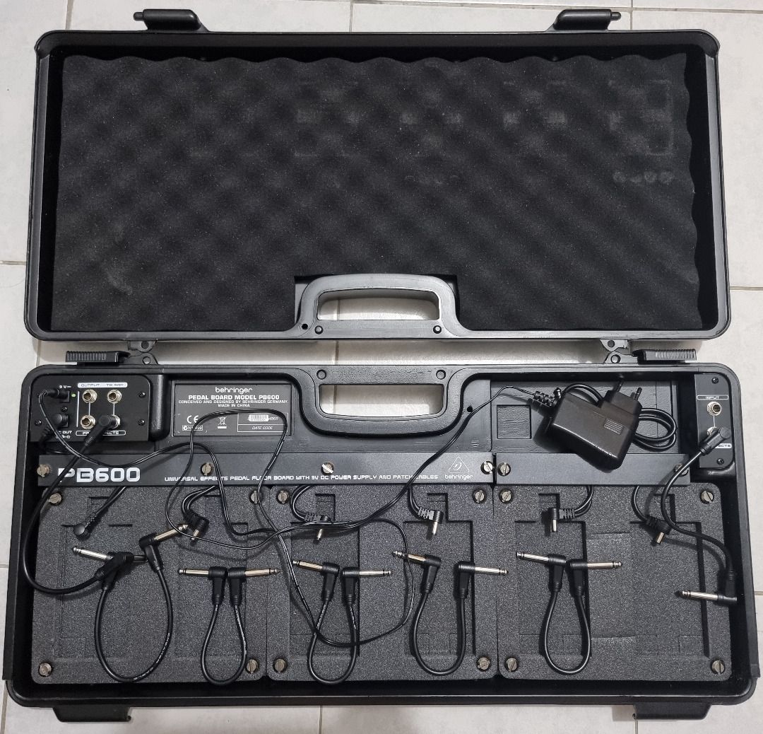 Behringer PB600 Powered Pedalboard w/ Power Supply, Hobbies & Toys