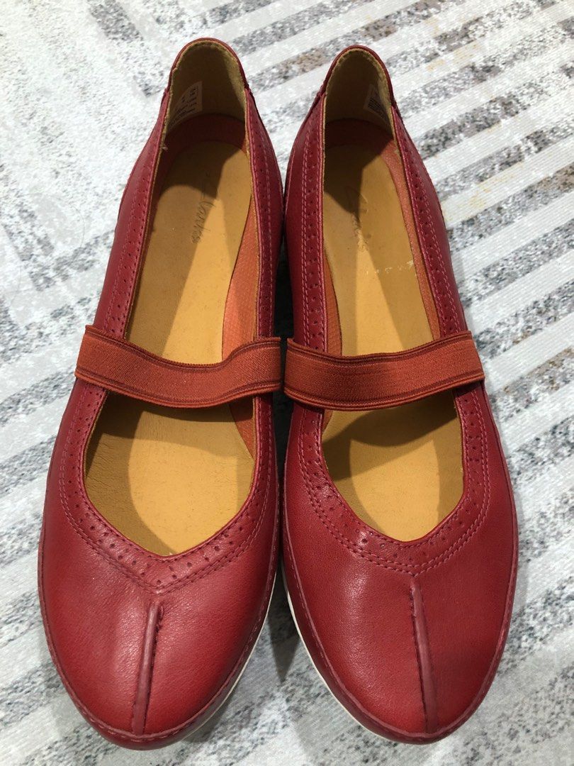 Clarks top red clogs