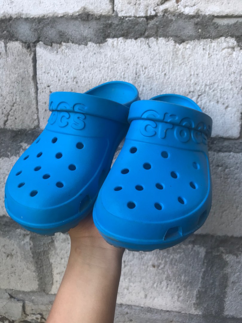 lined crocs light blue