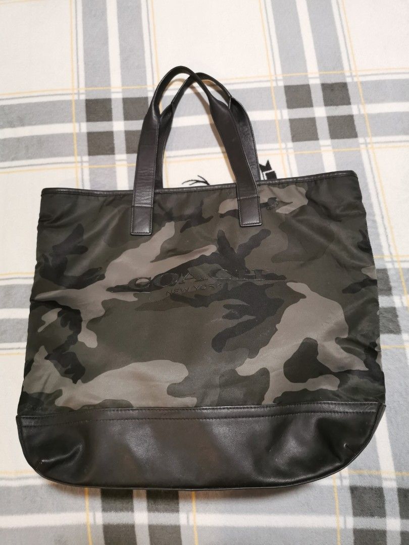 Coach camo online tote bag