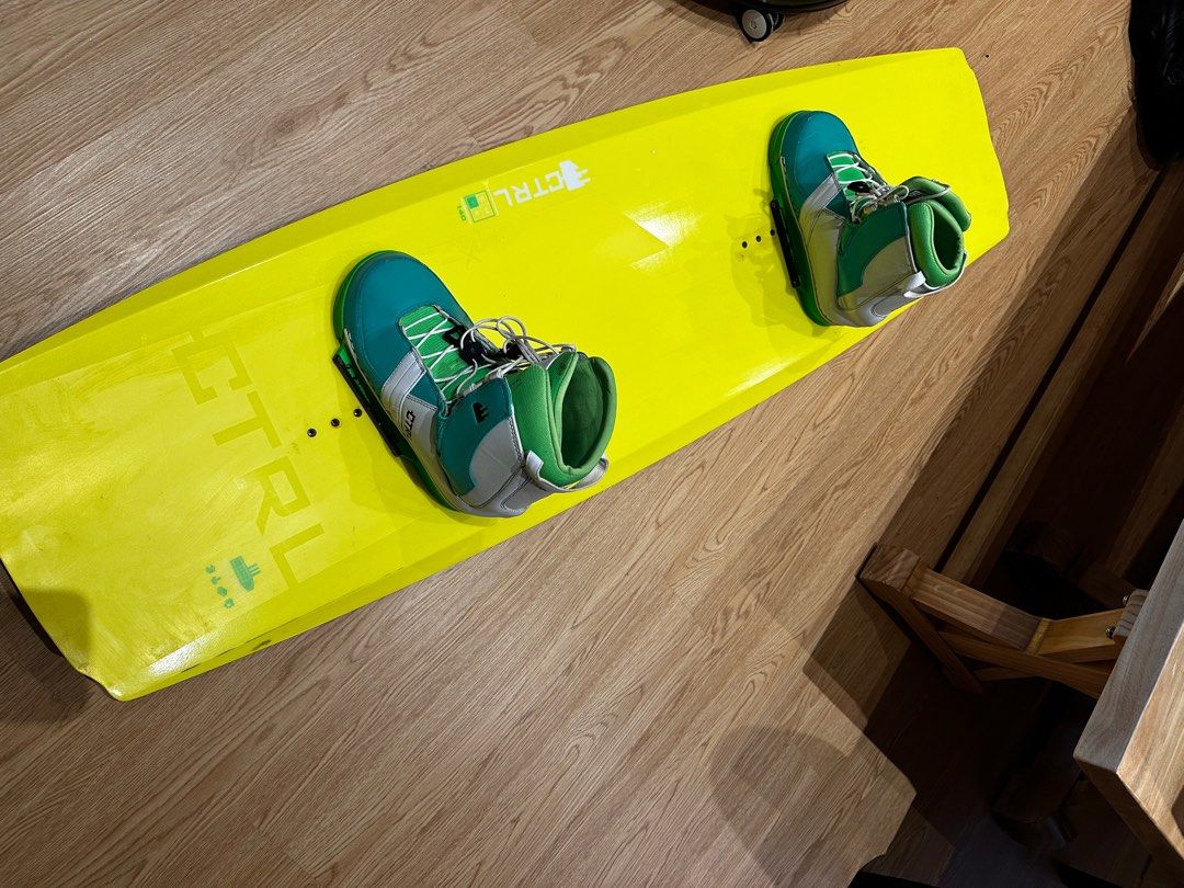 CTRL Wakeboard + Binding, 運動產品, 其他運動配件 Carousell